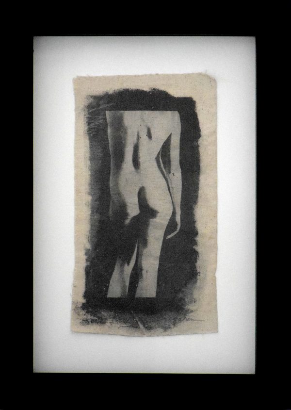 standing nude 1/1