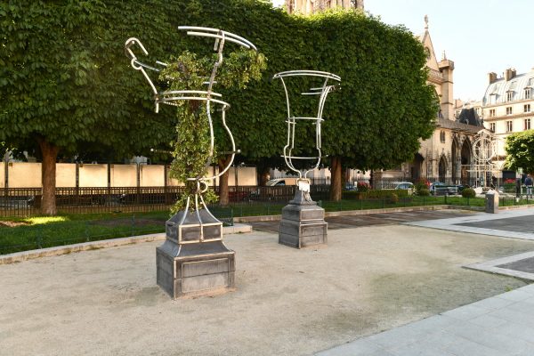 2 Vases perdus du jardin des tuileries